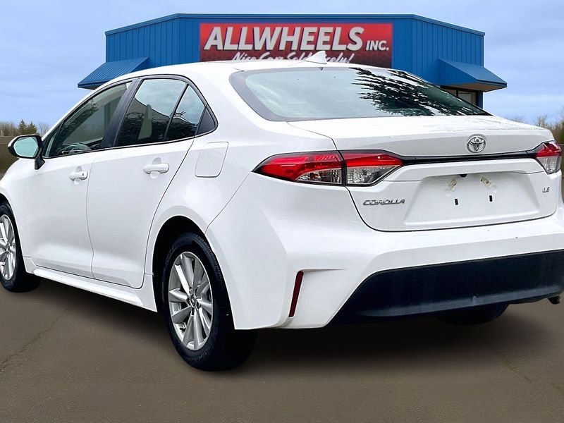 2023 Toyota Corolla LE Upper Image 2