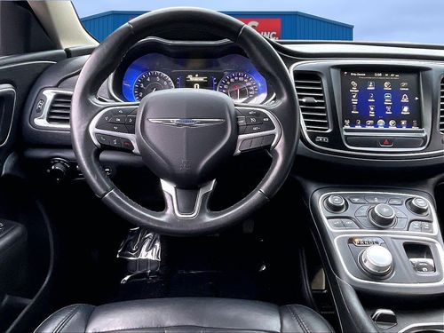 2016 Chrysler 200 Limited Platinum Lower Image 3