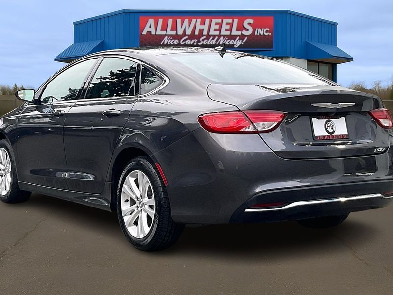 2016 Chrysler 200 Limited Platinum Upper Image 2