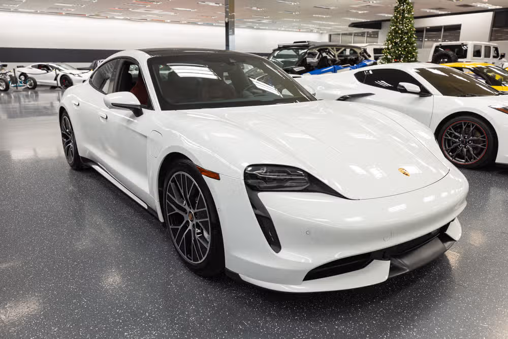 2020 Porsche Taycan Turbo Image 3