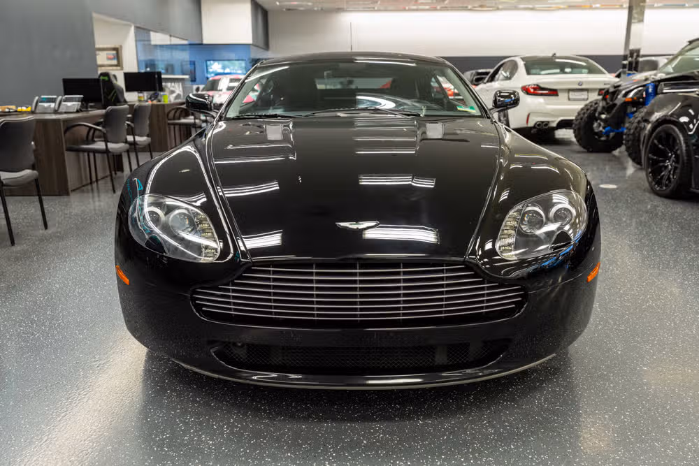 2007 Aston Martin V8 Vantage Base Image 2