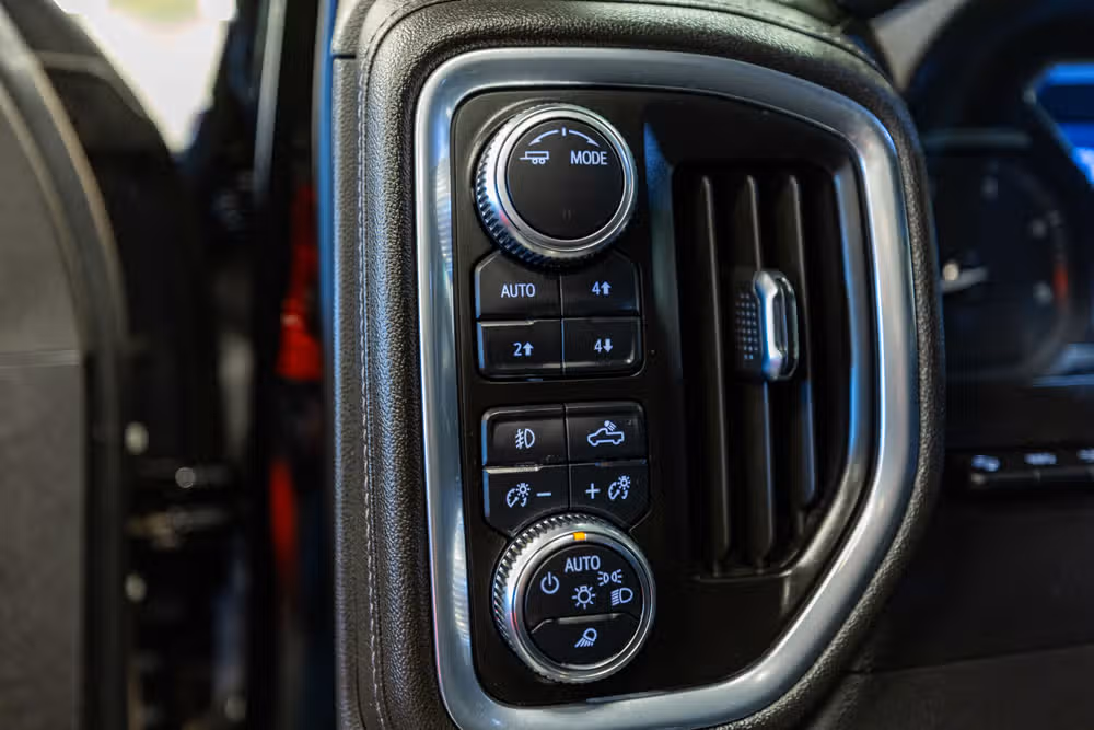 2022 GMC Sierra 3500HD DENALI PICKUP 4D 6 1/2 FT Crew Cab Image 11