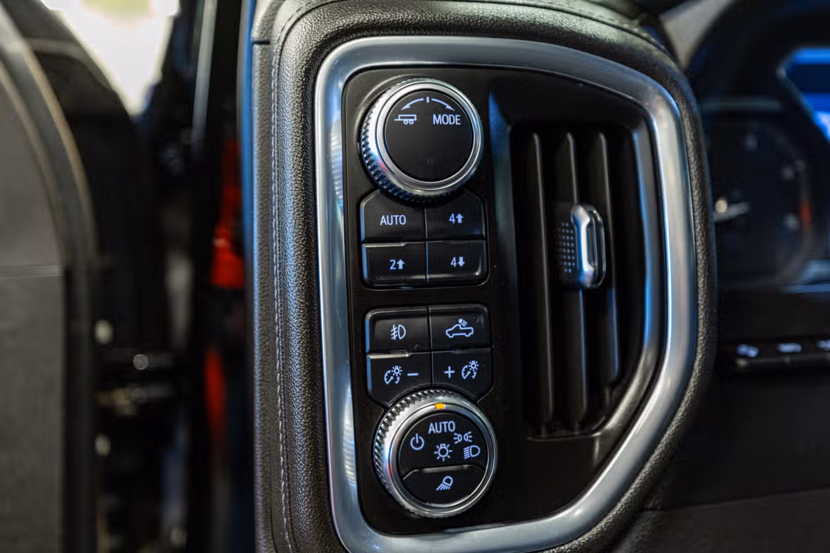 2022 GMC Sierra 3500HD DENALI PICKUP 4D 6 1/2 FT Crew Cab Image 11