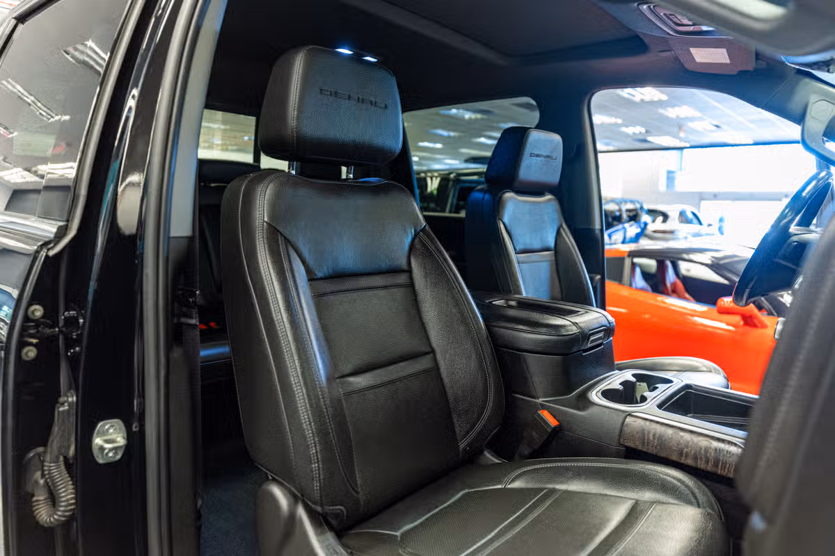 2022 GMC Sierra 3500HD DENALI PICKUP 4D 6 1/2 FT Crew Cab Image 16