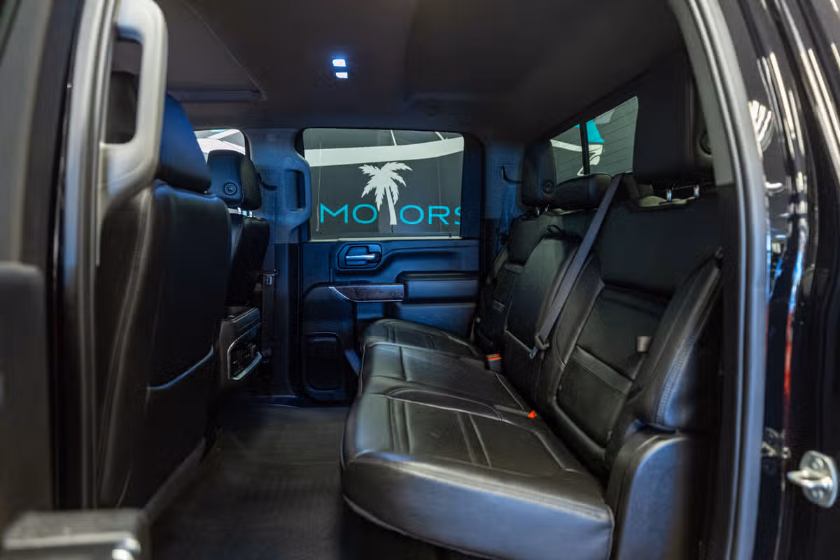 2022 GMC Sierra 3500HD DENALI PICKUP 4D 6 1/2 FT Crew Cab Image 13