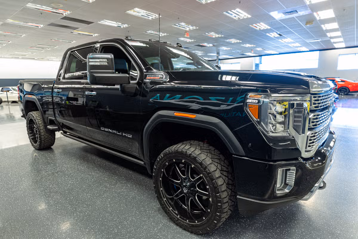 2022 GMC Sierra 3500HD DENALI PICKUP 4D 6 1/2 FT Crew Cab Image 4