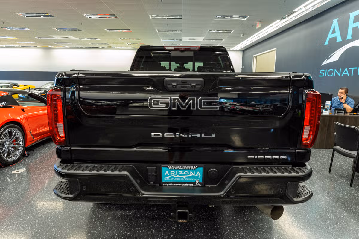 2022 GMC Sierra 3500HD DENALI PICKUP 4D 6 1/2 FT Crew Cab Image 7