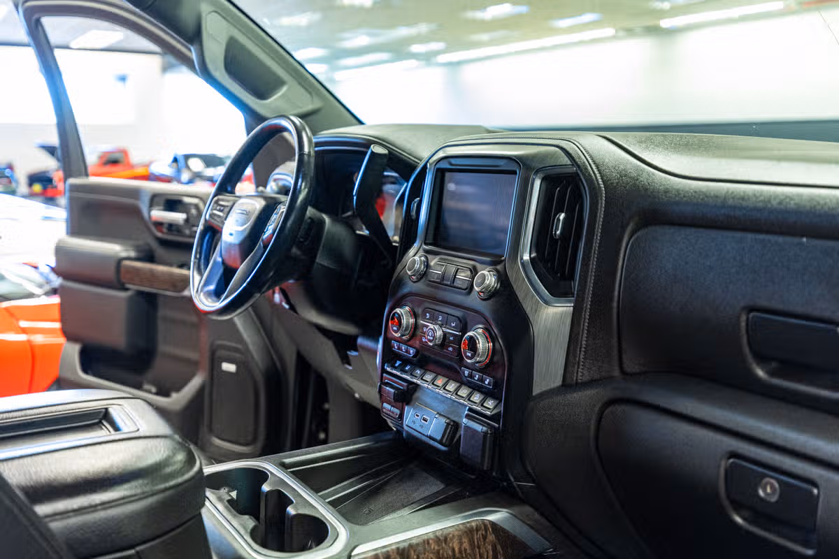 2022 GMC Sierra 3500HD DENALI PICKUP 4D 6 1/2 FT Crew Cab Image 15