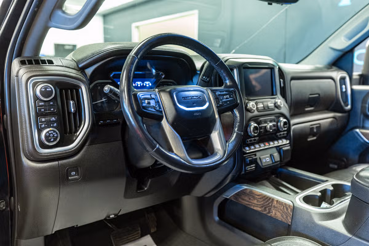 2022 GMC Sierra 3500HD DENALI PICKUP 4D 6 1/2 FT Crew Cab Image 10