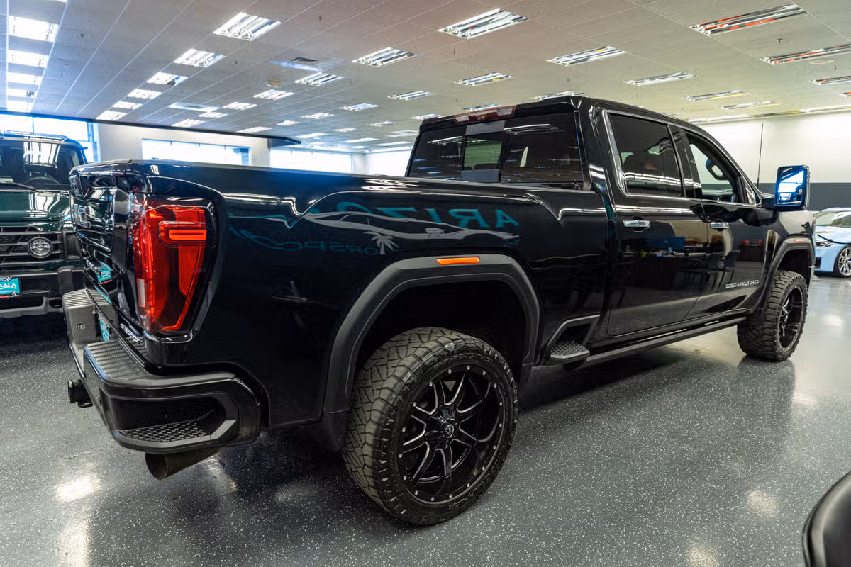 2022 GMC Sierra 3500HD DENALI PICKUP 4D 6 1/2 FT Crew Cab Image 5