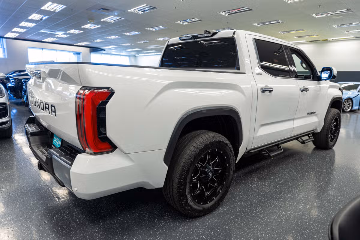 2023 Toyota Tundra Limited CrewMax Image 5