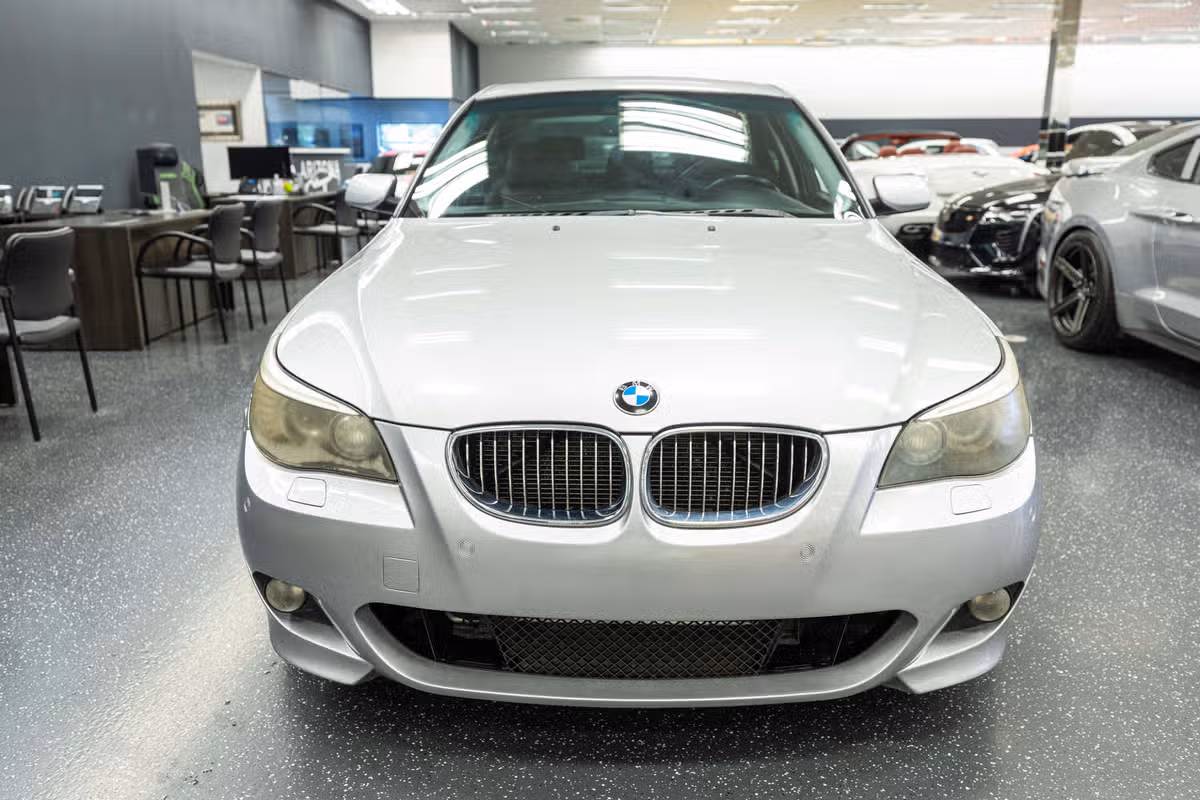 2008 BMW 5 Series 550i Image 2