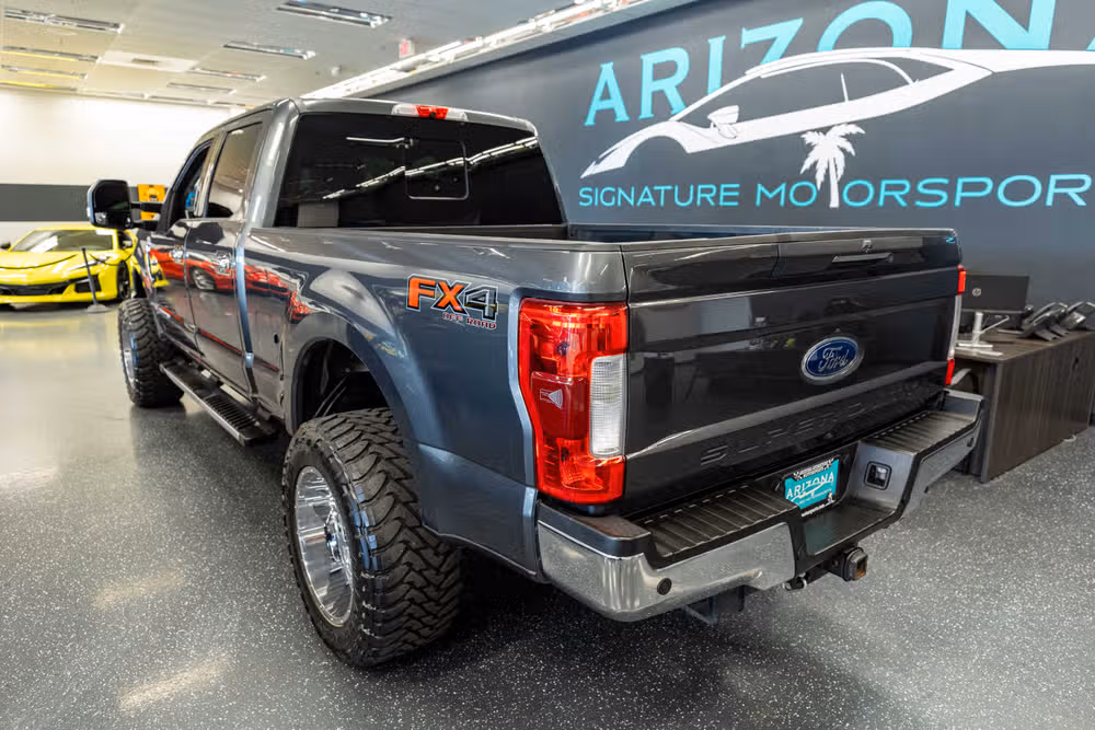 2017 Ford F-250 Super Duty Lariat Image 9