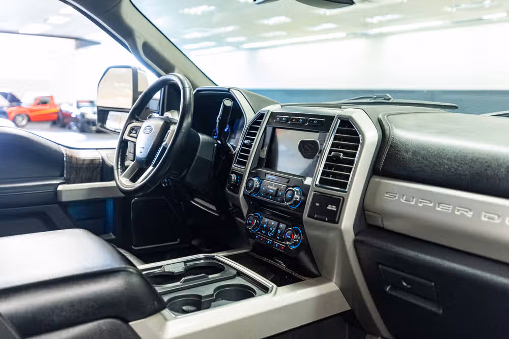 2017 Ford F-250 Super Duty Lariat Image 16