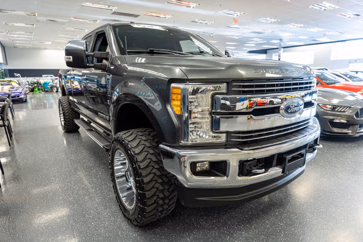 2017 Ford F-250 Super Duty Lariat Image 3