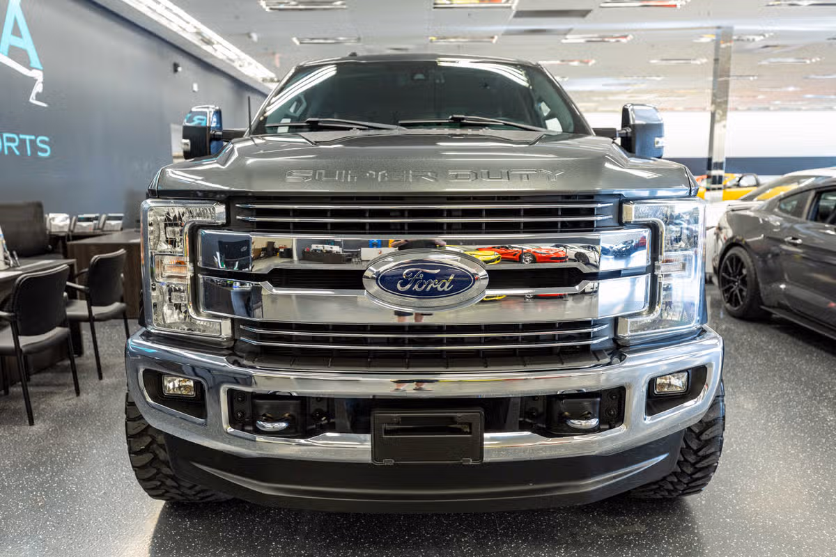 2017 Ford F-250 Super Duty Lariat Image 2