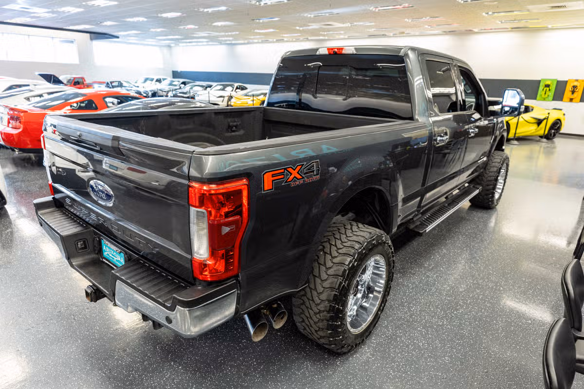 2017 Ford F-250 Super Duty Lariat Image 6