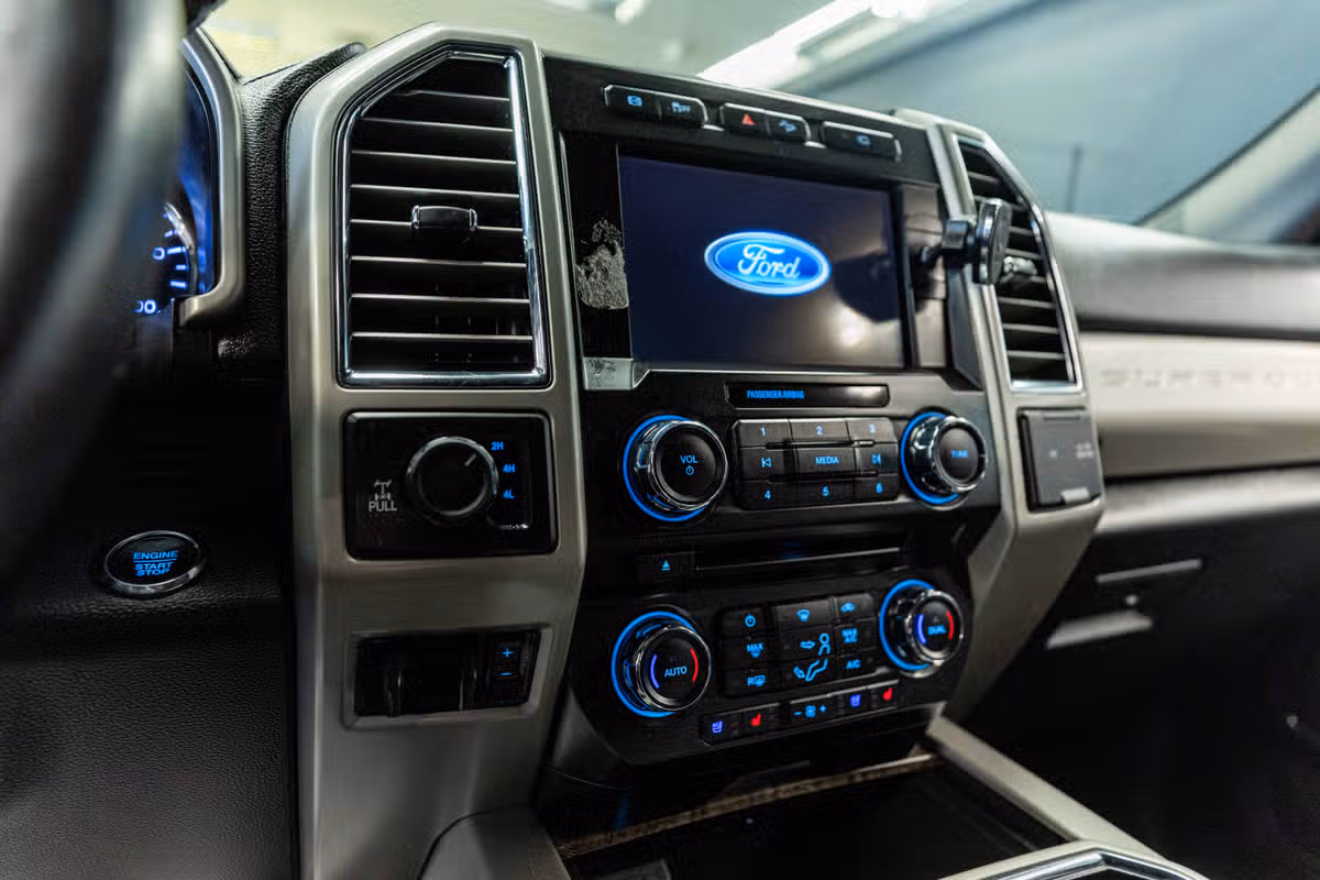2017 Ford F-250 Super Duty Lariat Image 13