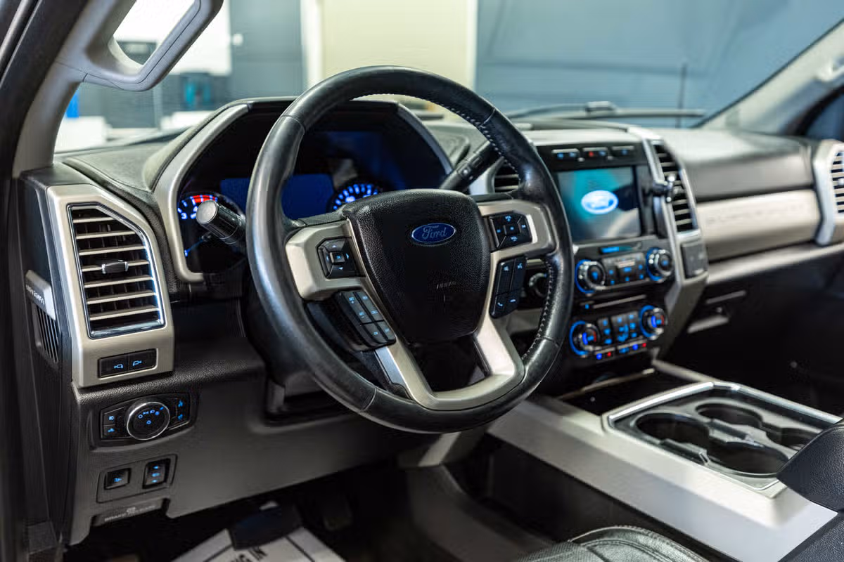 2017 Ford F-250 Super Duty Lariat Image 12
