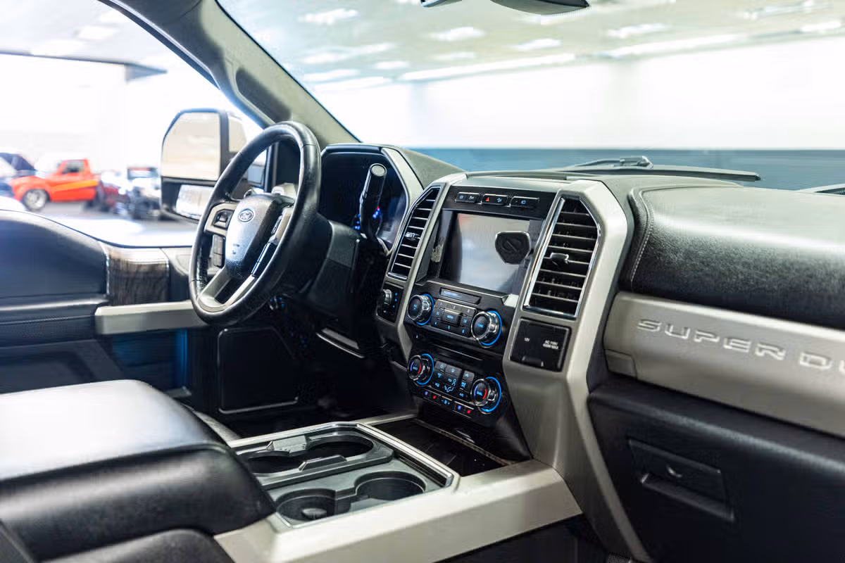 2017 Ford F-250 Super Duty Lariat Image 16