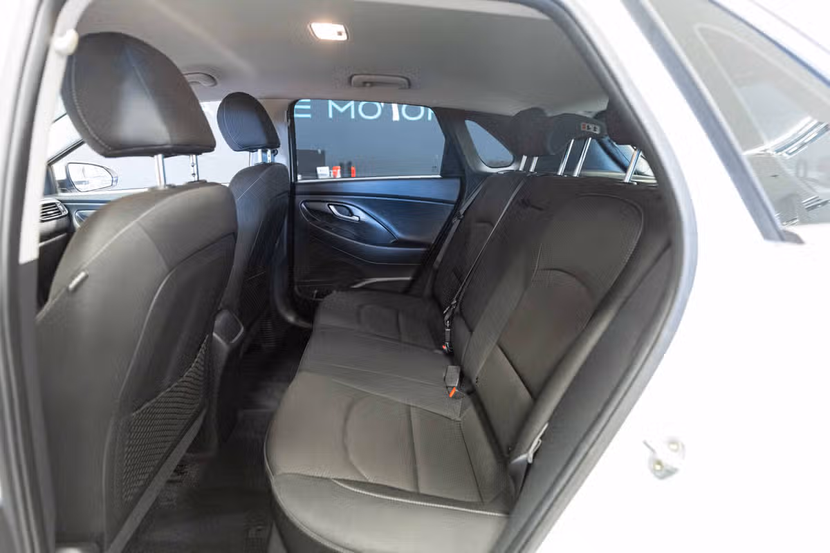 2018 Hyundai ELANTRA GT Base Image 12