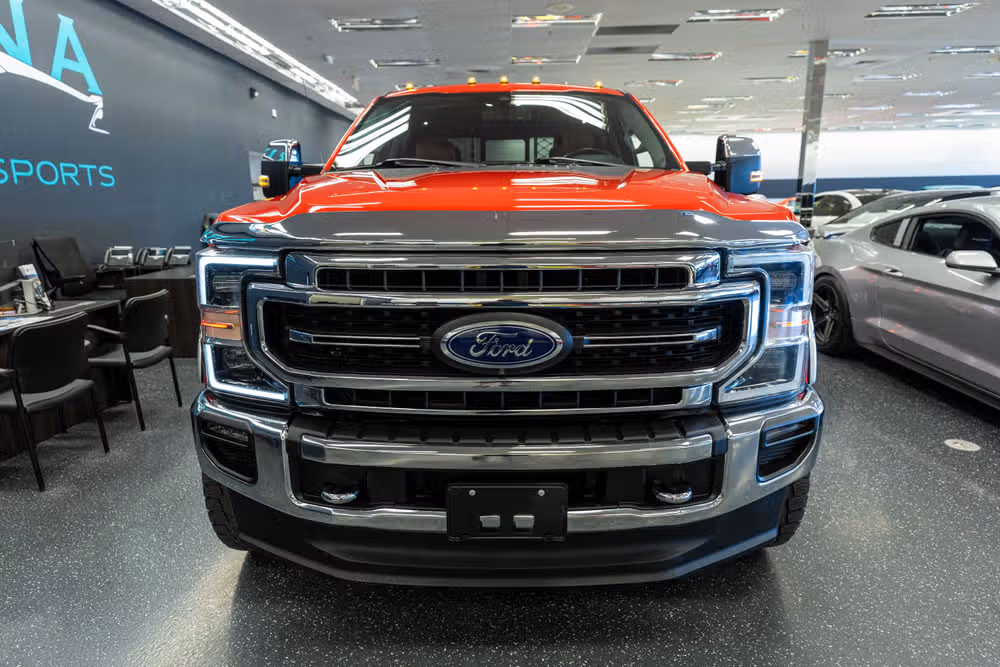 2020 Ford F-350 Super Duty Lariat Image 2