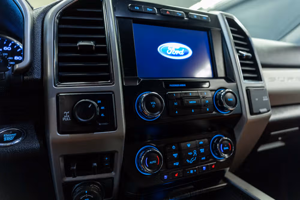 2020 Ford F-350 Super Duty Lariat Image 13