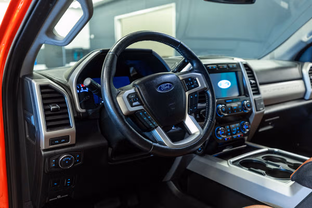 2020 Ford F-350 Super Duty Lariat Image 12