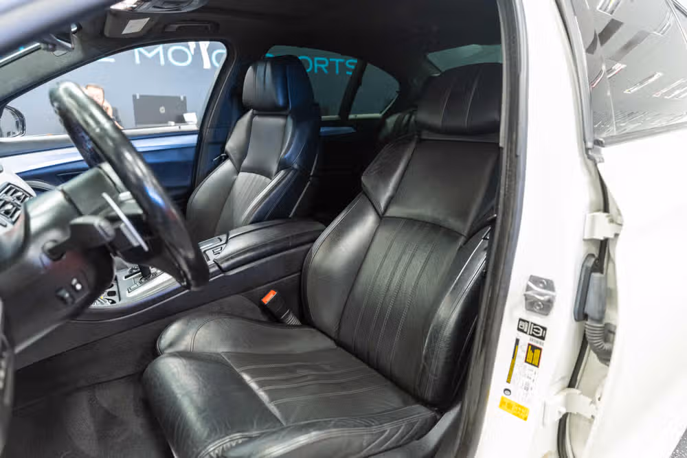 2014 BMW M5 Base Image 11