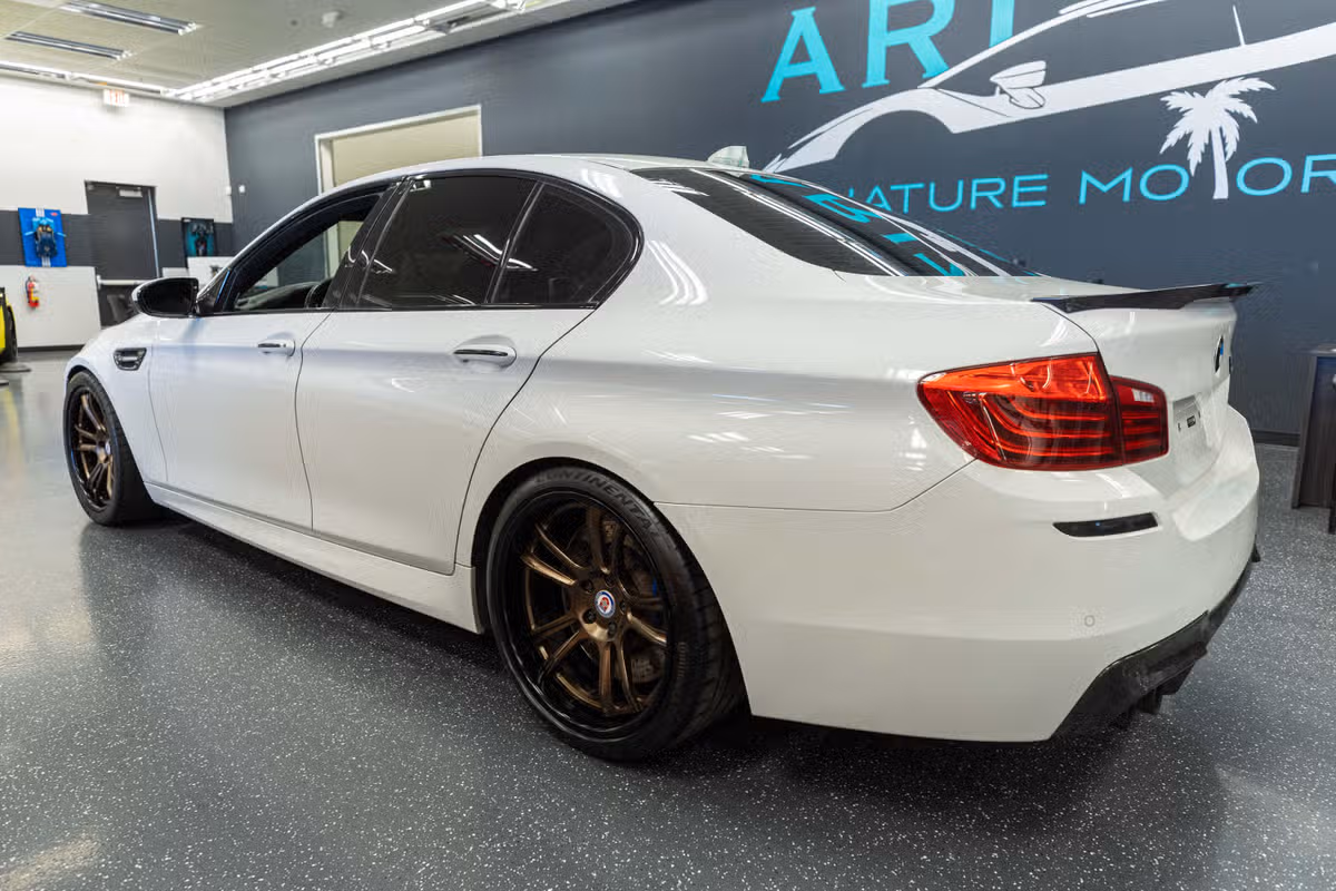 2014 BMW M5 Base Image 9
