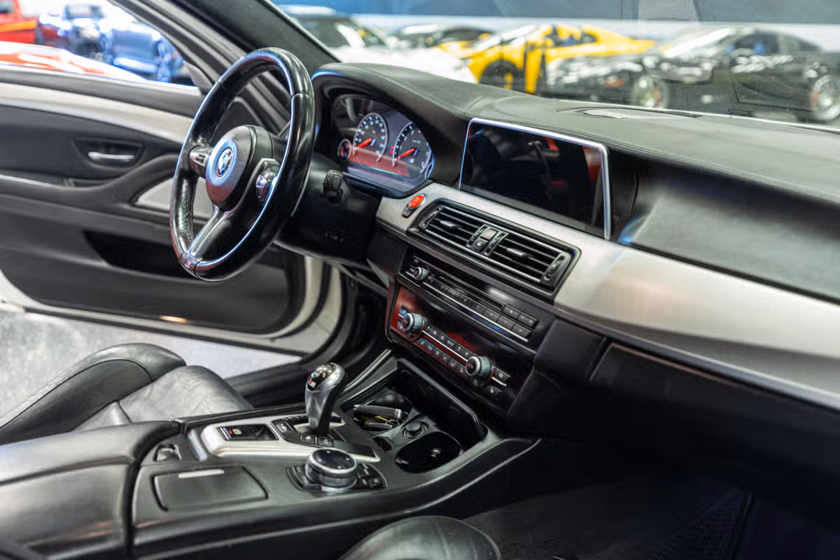 2014 BMW M5 Base Image 14