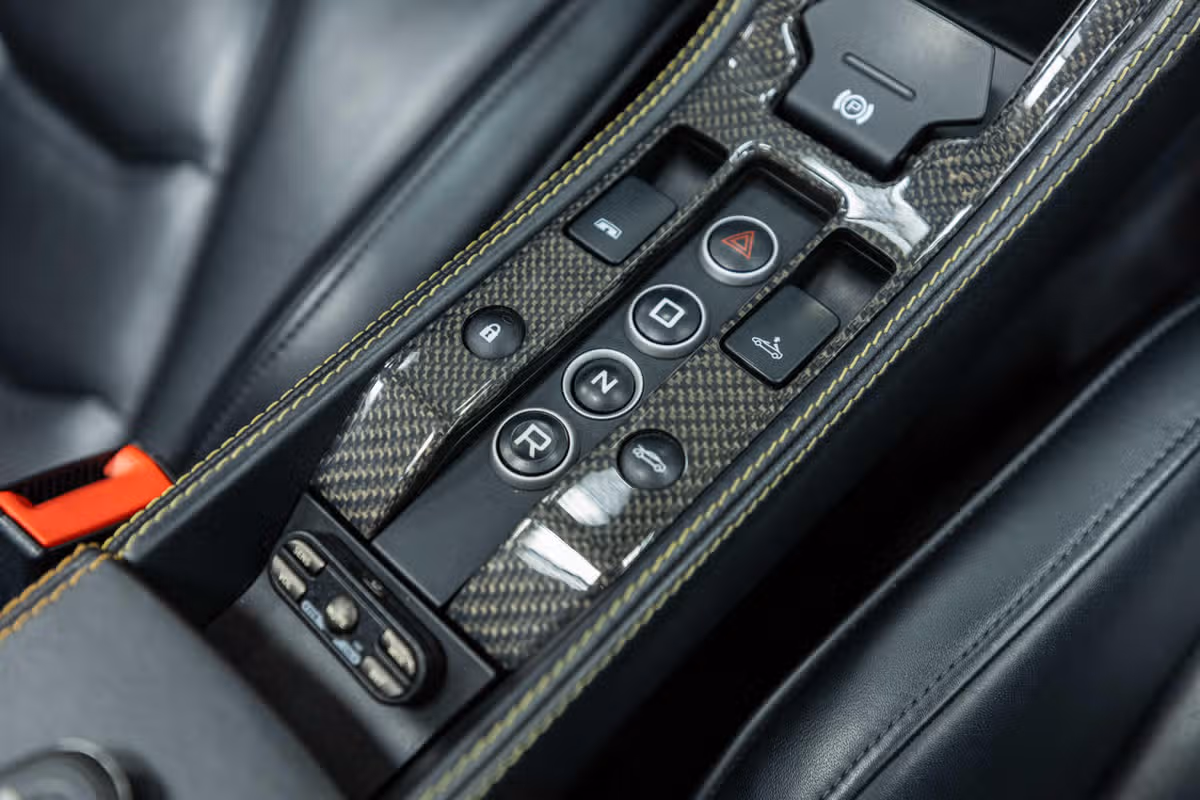 2015 McLaren 650S Spider Base Image 14