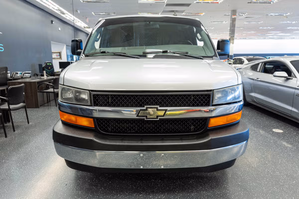 2017 Chevrolet Express 3500 Extended Length Cargo Image 2