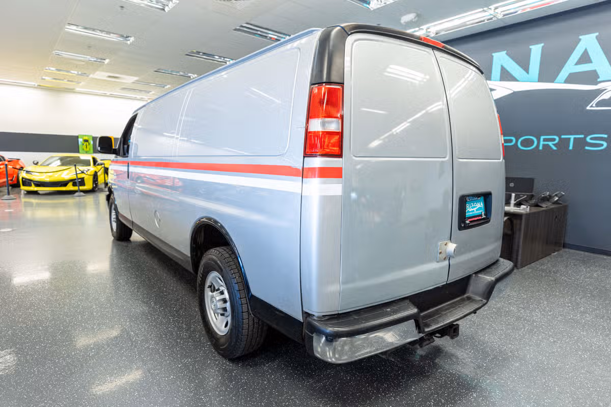 2017 Chevrolet Express 3500 Extended Length Cargo Image 8