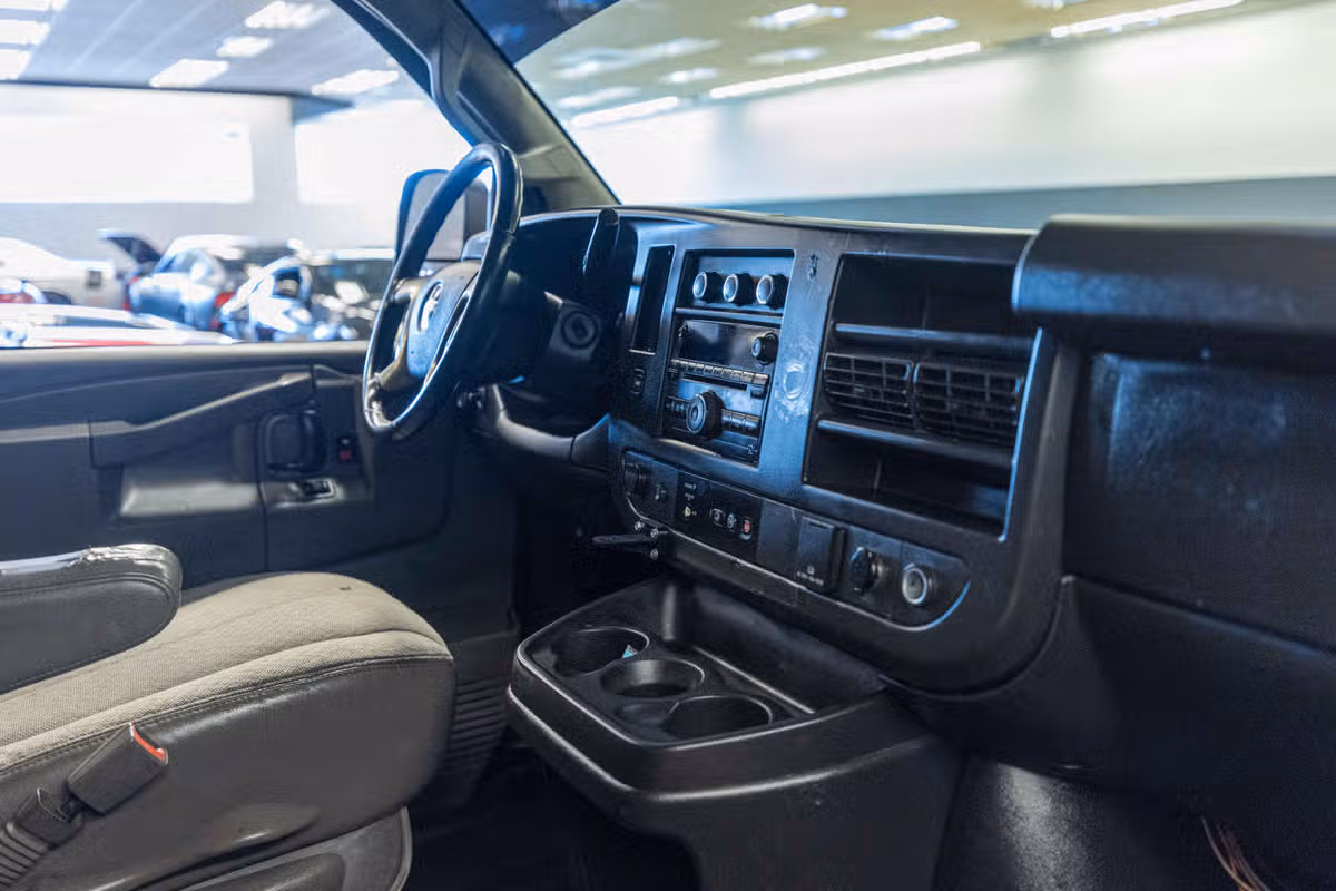 2017 Chevrolet Express 3500 Extended Length Cargo Image 14