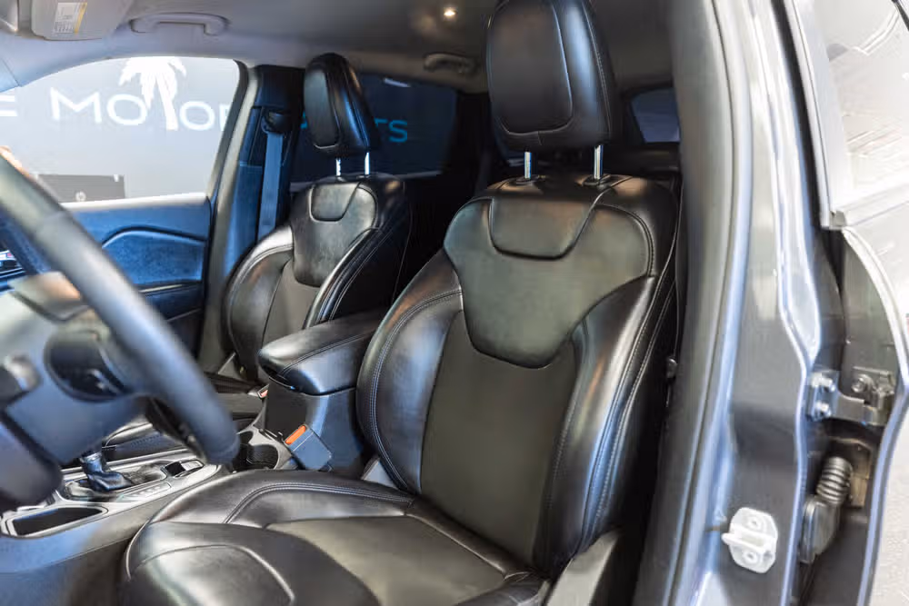 2020 Jeep Cherokee Altitude Image 13