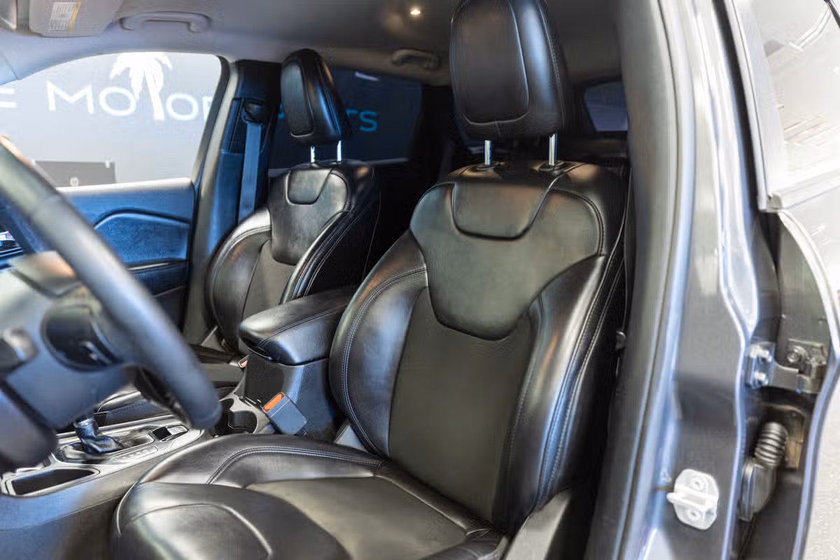 2020 Jeep Cherokee Altitude Image 13