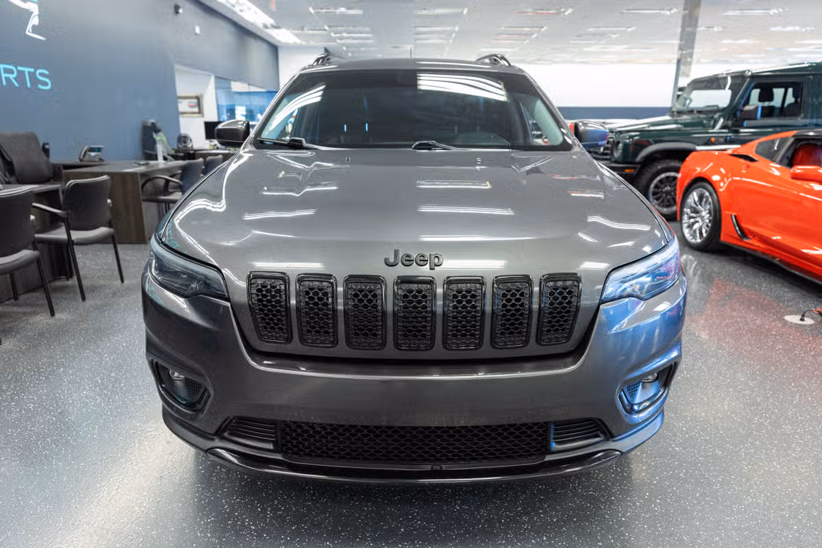 2020 Jeep Cherokee Altitude Image 2