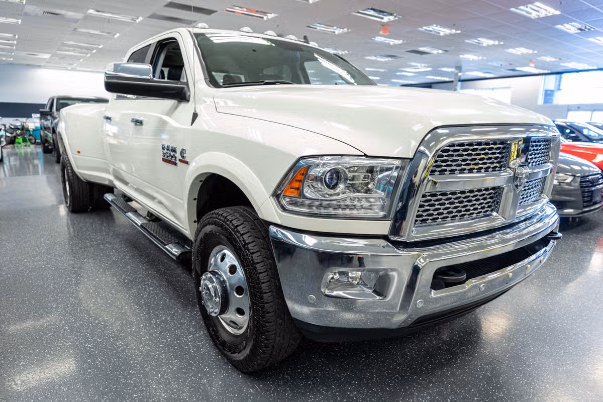 2018 Ram 3500 Laramie Crew Cab Image 3