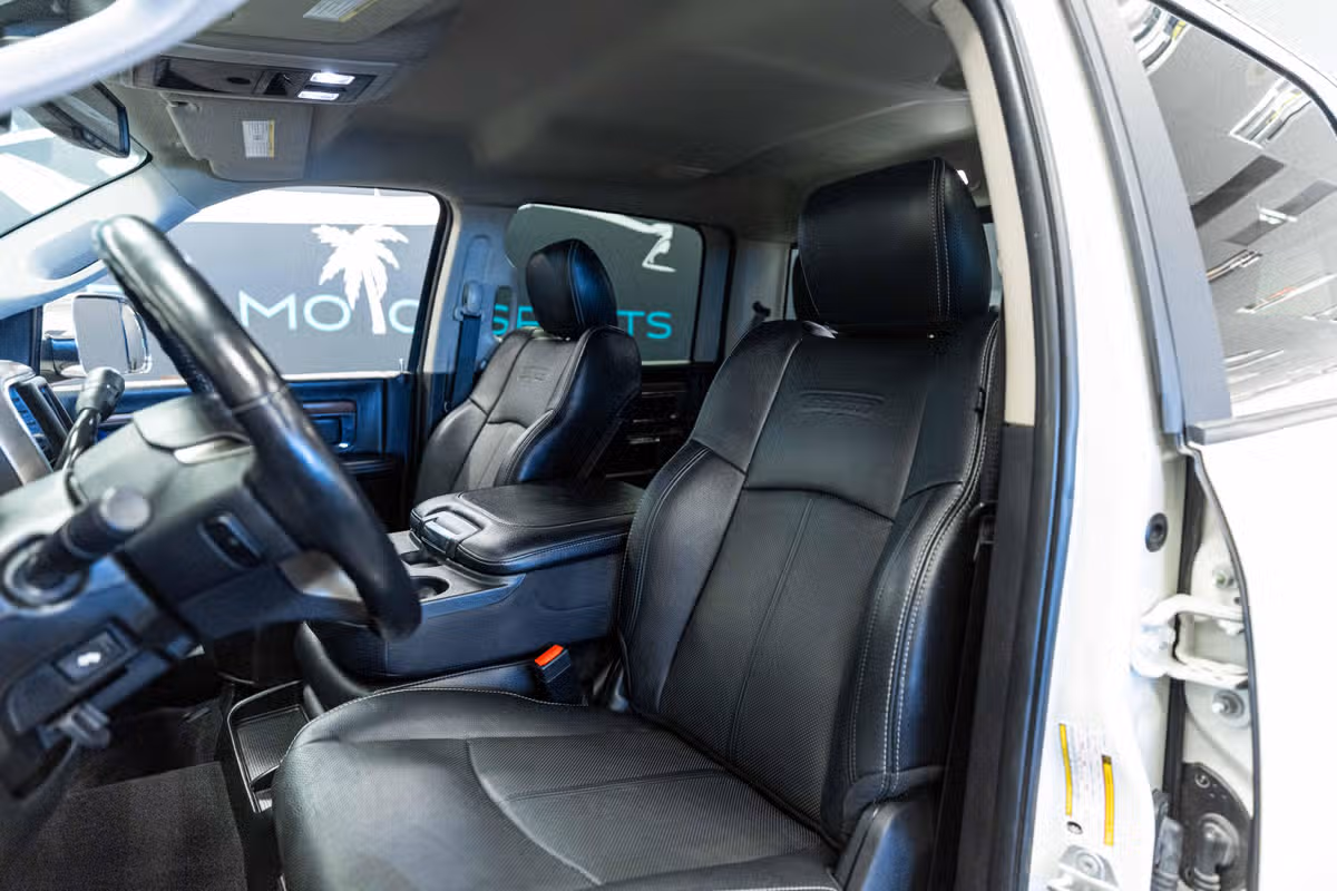 2018 Ram 3500 Laramie Crew Cab Image 10