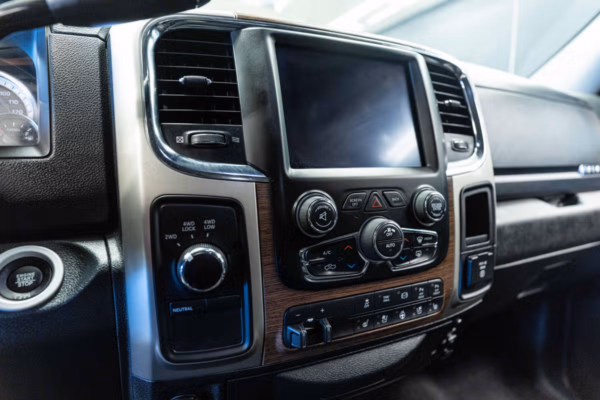 2018 Ram 3500 Laramie Crew Cab Image 12