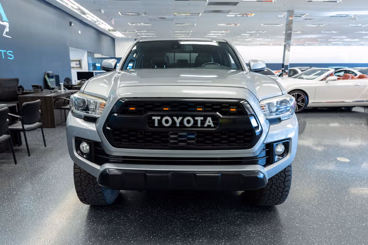 2019 Toyota Tacoma TRD Off-Road Double Cab Image 2