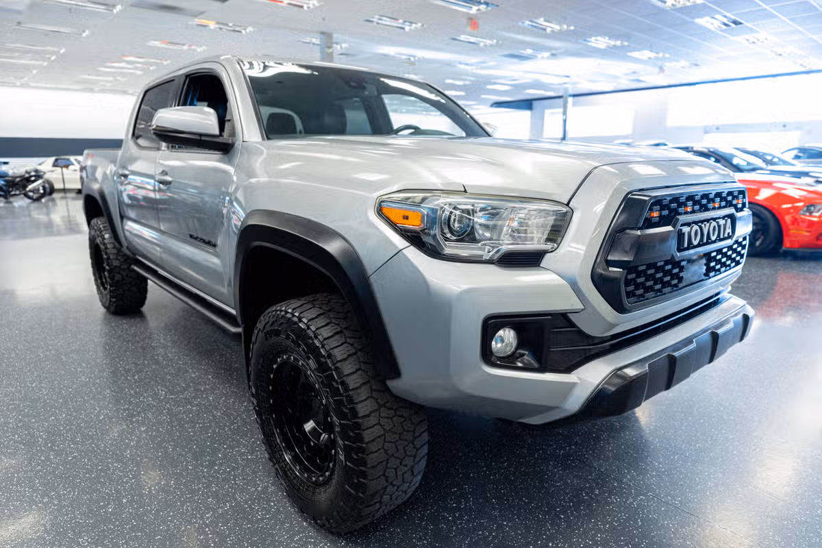 2019 Toyota Tacoma TRD Off-Road Double Cab Image 3