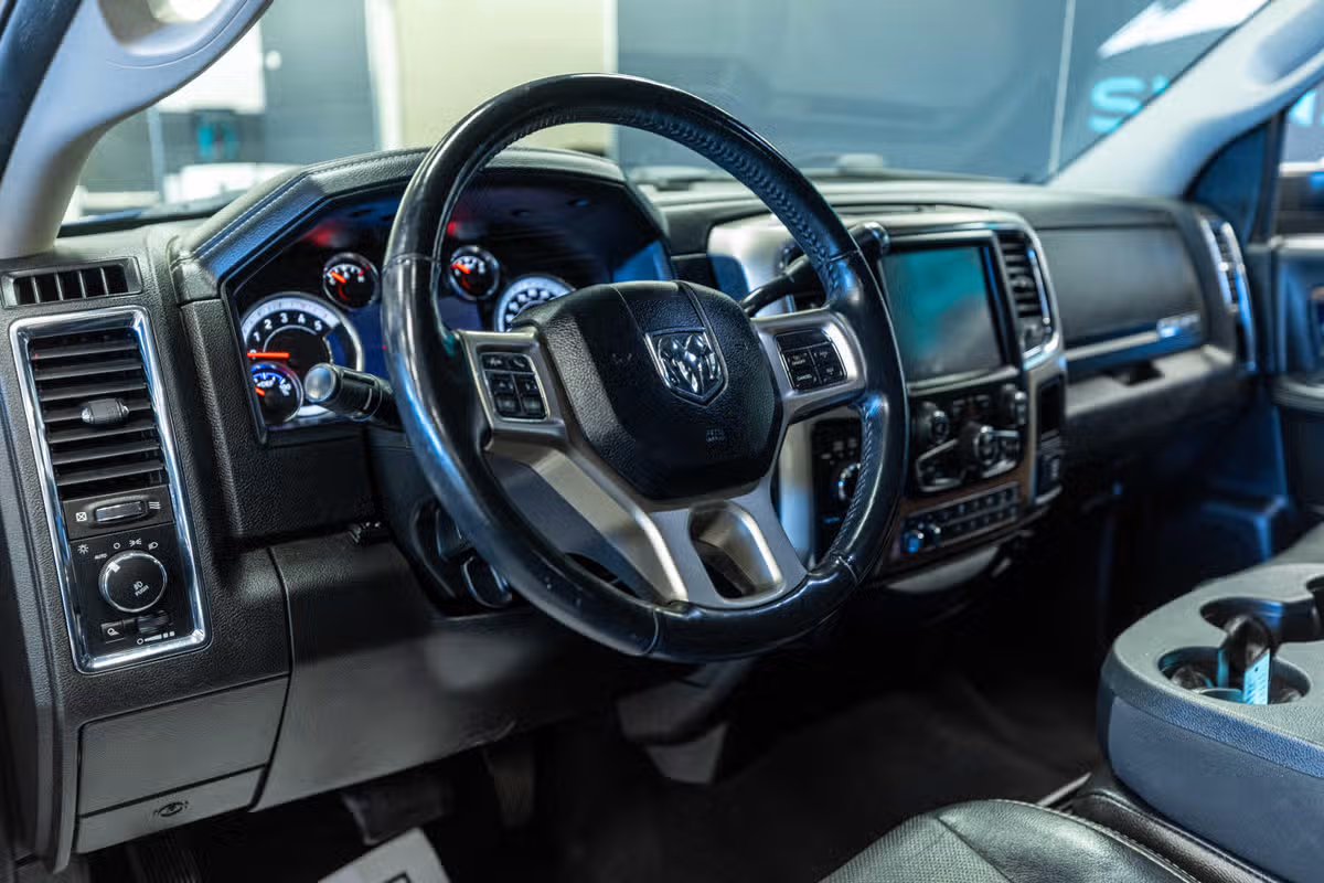 2018 Ram 3500 Laramie Crew Cab Image 10