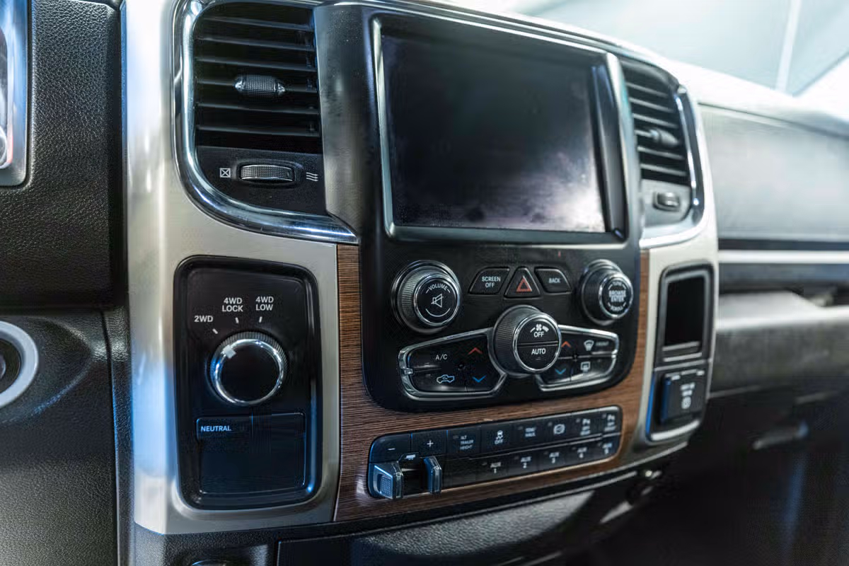 2018 Ram 3500 Laramie Crew Cab Image 11