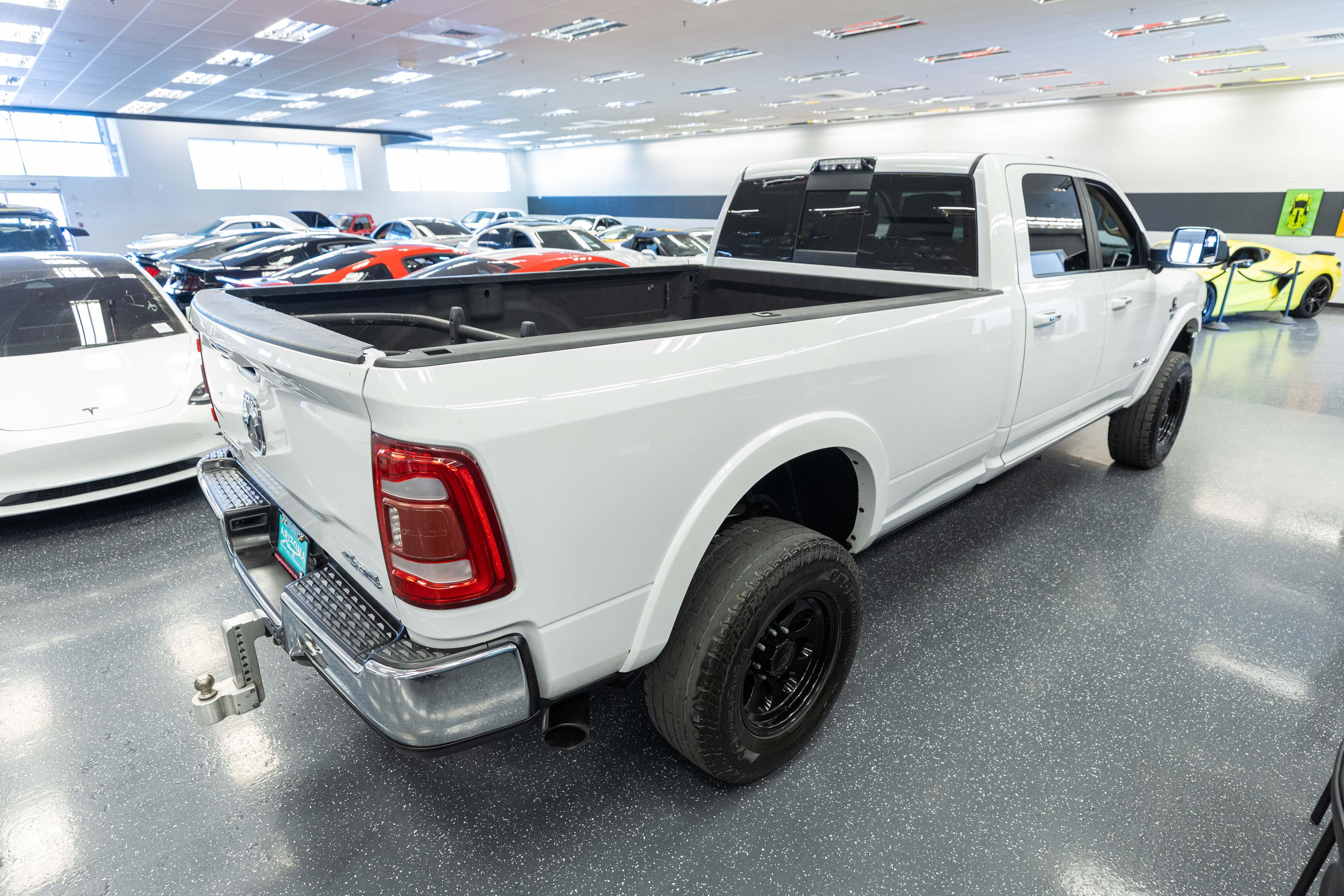 View vehicle photo 6