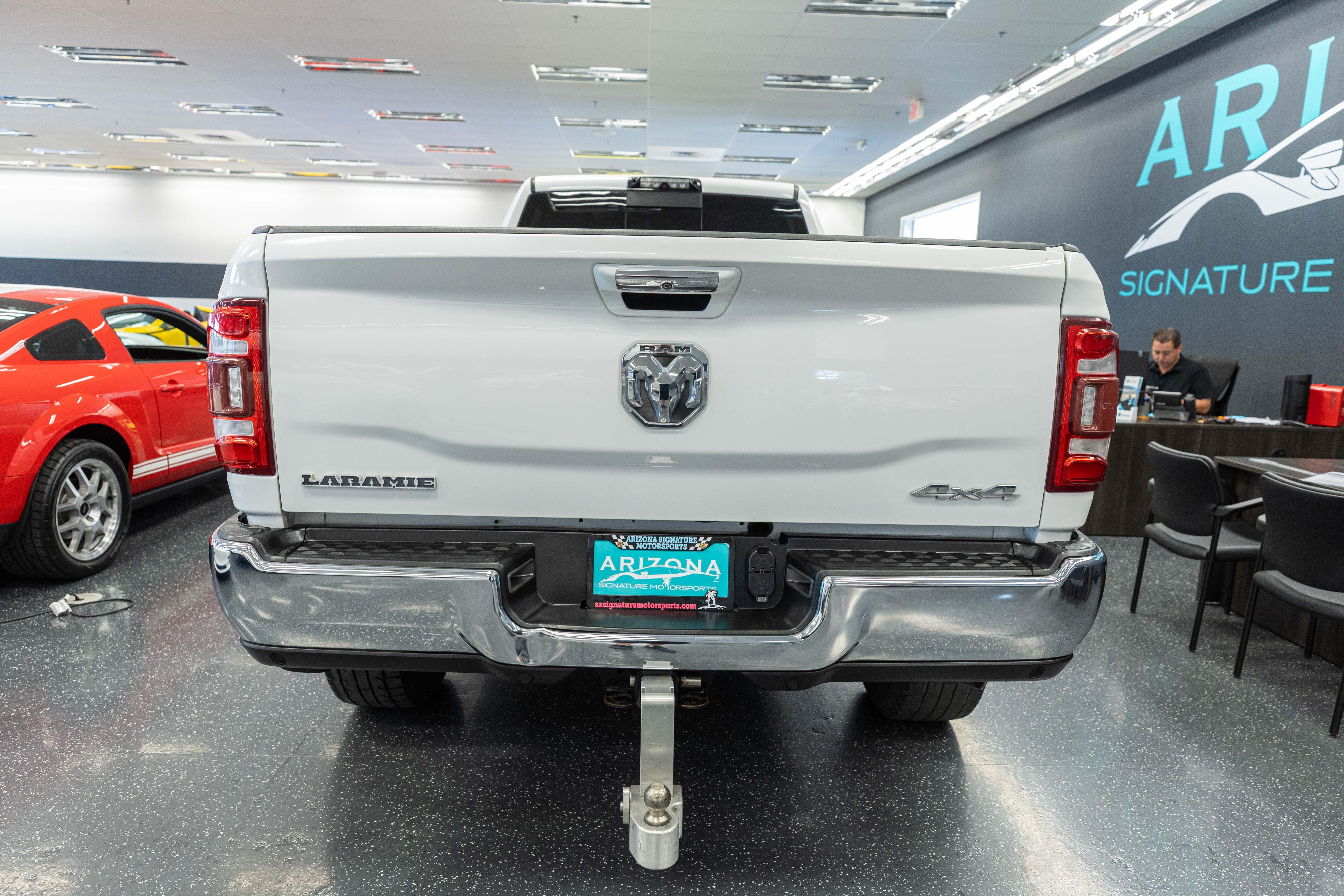 View vehicle photo 7