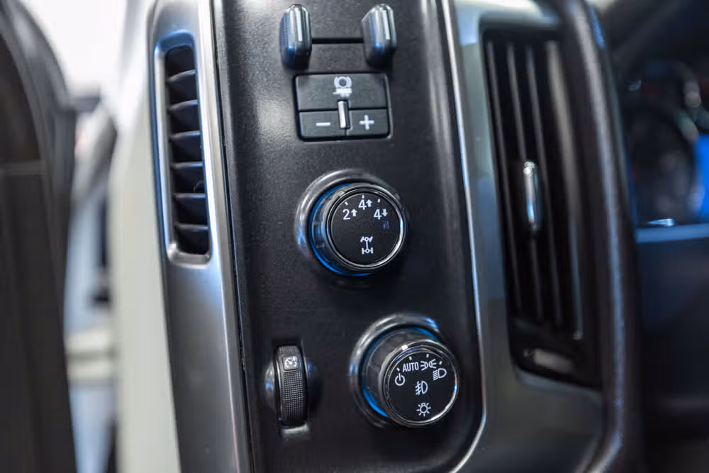 2015 Chevrolet Silverado 2500HD LT Crew Cab Image 11