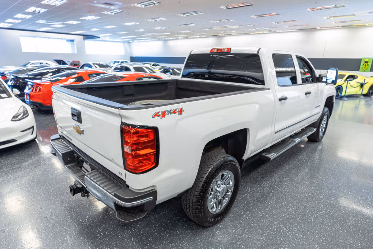 2015 Chevrolet Silverado 2500HD LT Crew Cab Image 6