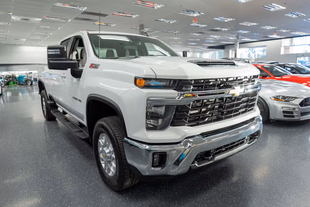 2024 Chevrolet Silverado 3500HD LT Crew Cab Image 3